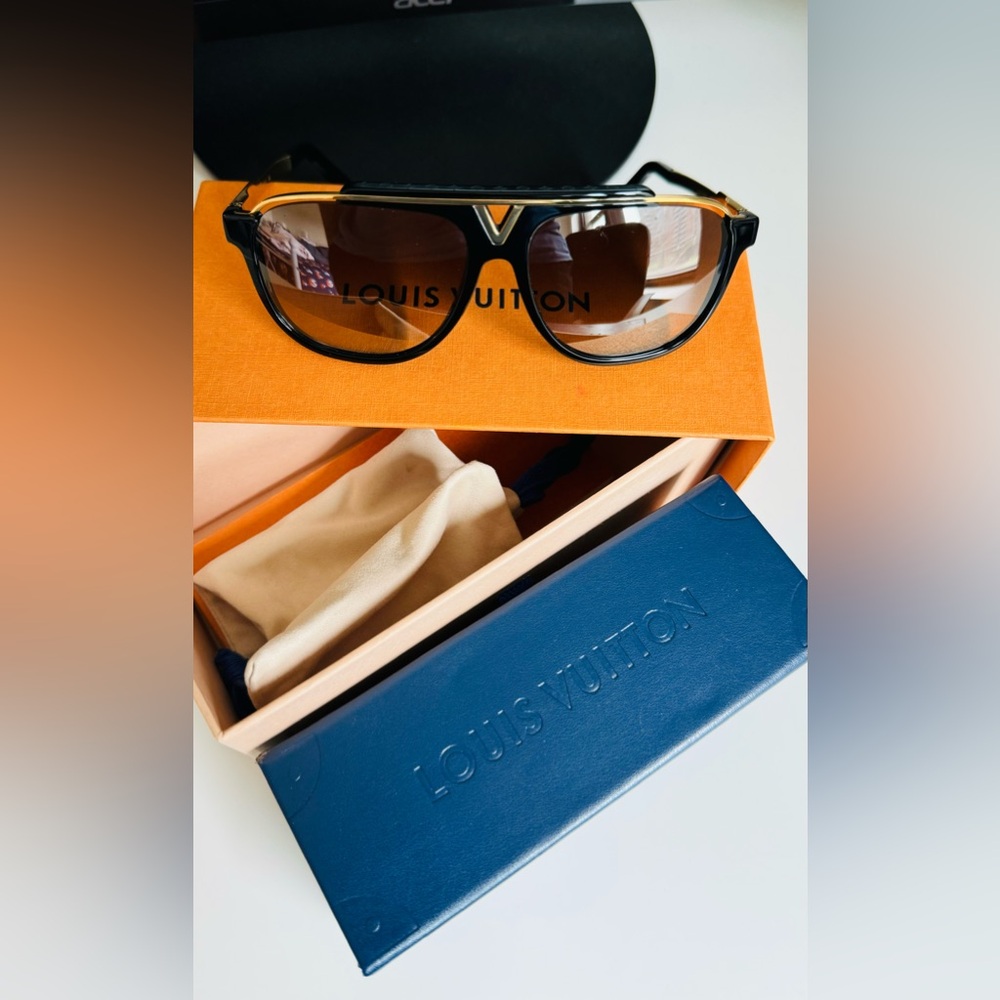 Louis Vuitton sunglasses mascot